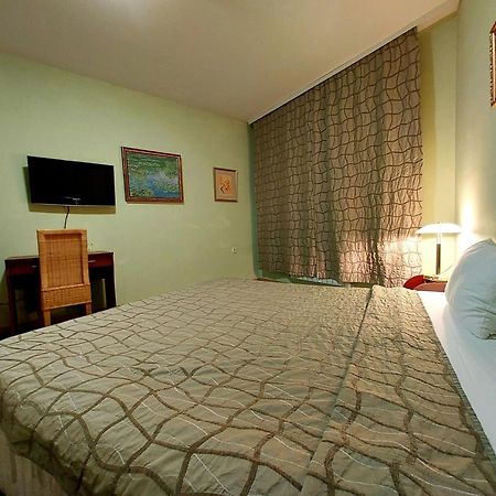 Family Art Hotel Gallery Плевна Экстерьер фото