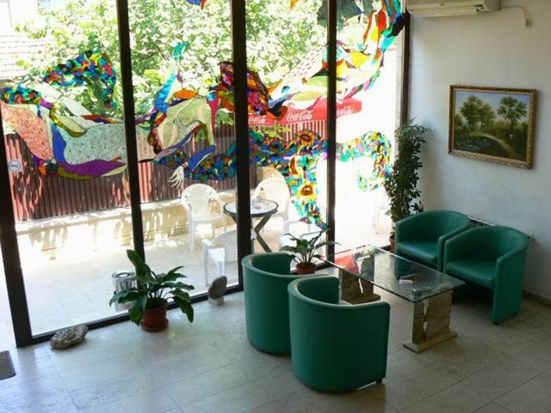 Family Art Hotel Gallery Плевна Экстерьер фото