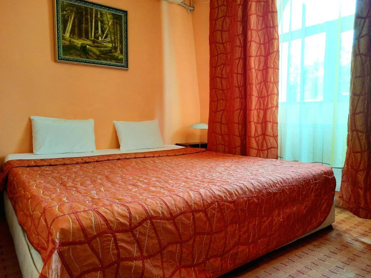 Family Art Hotel Gallery Плевна Экстерьер фото