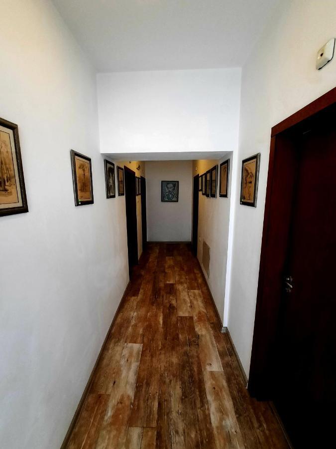Family Art Hotel Gallery Плевна Экстерьер фото
