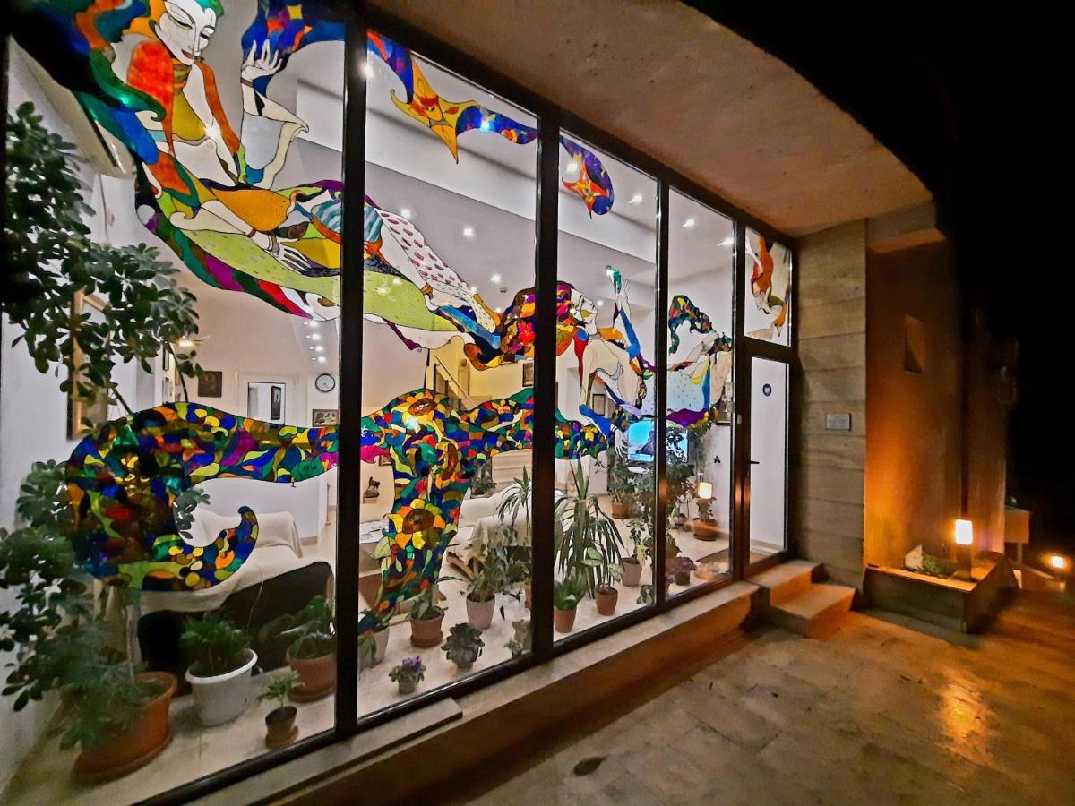 Family Art Hotel Gallery Плевна Экстерьер фото