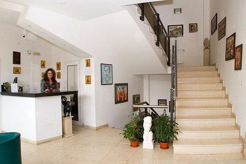 Family Art Hotel Gallery Плевна Экстерьер фото