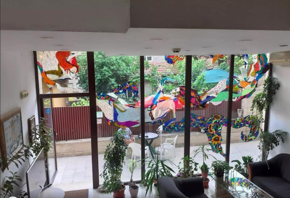 Family Art Hotel Gallery Плевна Экстерьер фото