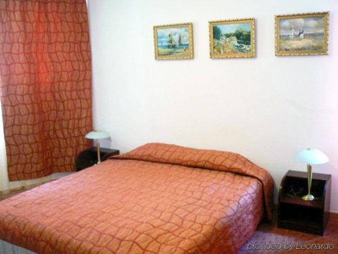 Family Art Hotel Gallery Плевна Экстерьер фото